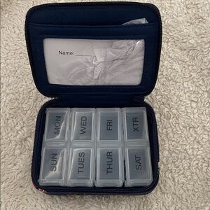 NWT Vera Bradley “Snow Globe Motifs” Full Zip Travel Pill Case Organizer